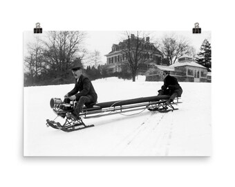 Vintage Fotografie Vater & Sohn Schlitten Schnee 1910 Schwarz-Weiß Foto Museum-Qualitätsdruck