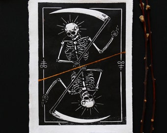 Linogravure 2 couleurs impression sur papier coton squelette carte tarot | The Death Linoprint linocut Hand printed wall decor gold ink