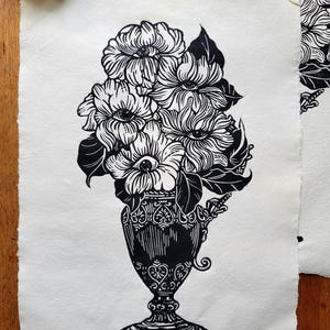 Impression Linogravure papier coton fait main Eyes Flowers | Art print illustration wall decor image 2