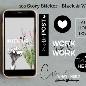 Könnte beinhalten: Ein Set mit 100 schwarzen und weißen Story-Stickern mit verschiedenen Designs, darunter Herzen, Blumen, Text und Pfeile. Die Sticker sind perfekt, um deinen Social-Media-Storys eine persönliche Note zu verleihen.