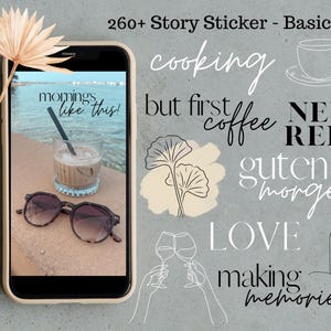 Könnte beinhalten: Ein Set mit über 260 Story-Stickern mit verschiedenen Sprüchen und Illustrationen. Die Sticker zeigen Sprüche wie "cooking", "but first coffee", "new reel", "guten morgen", "love", "making memories" und "mornings like this". Die Illustrationen beinhalten eine Tasse Kaffee, eine Pflanze, ein Buch und ein Glas Wein.
