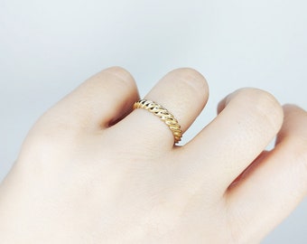 Mini Croissant Ring, Bubble Ring, 14k Solid Thin Gold Twisted Band, Twisted Dome Band, Dainty minimalist jewelry