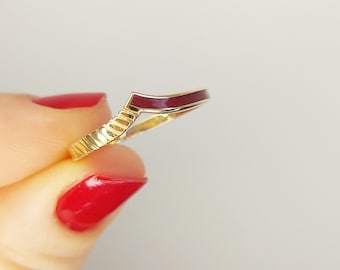 Minimalist Chevron Enamel Ring, Dainty Arrow Ring, Boho Style Jewelry, Everyday Jewels, 14K Solid Gold, Stackable
