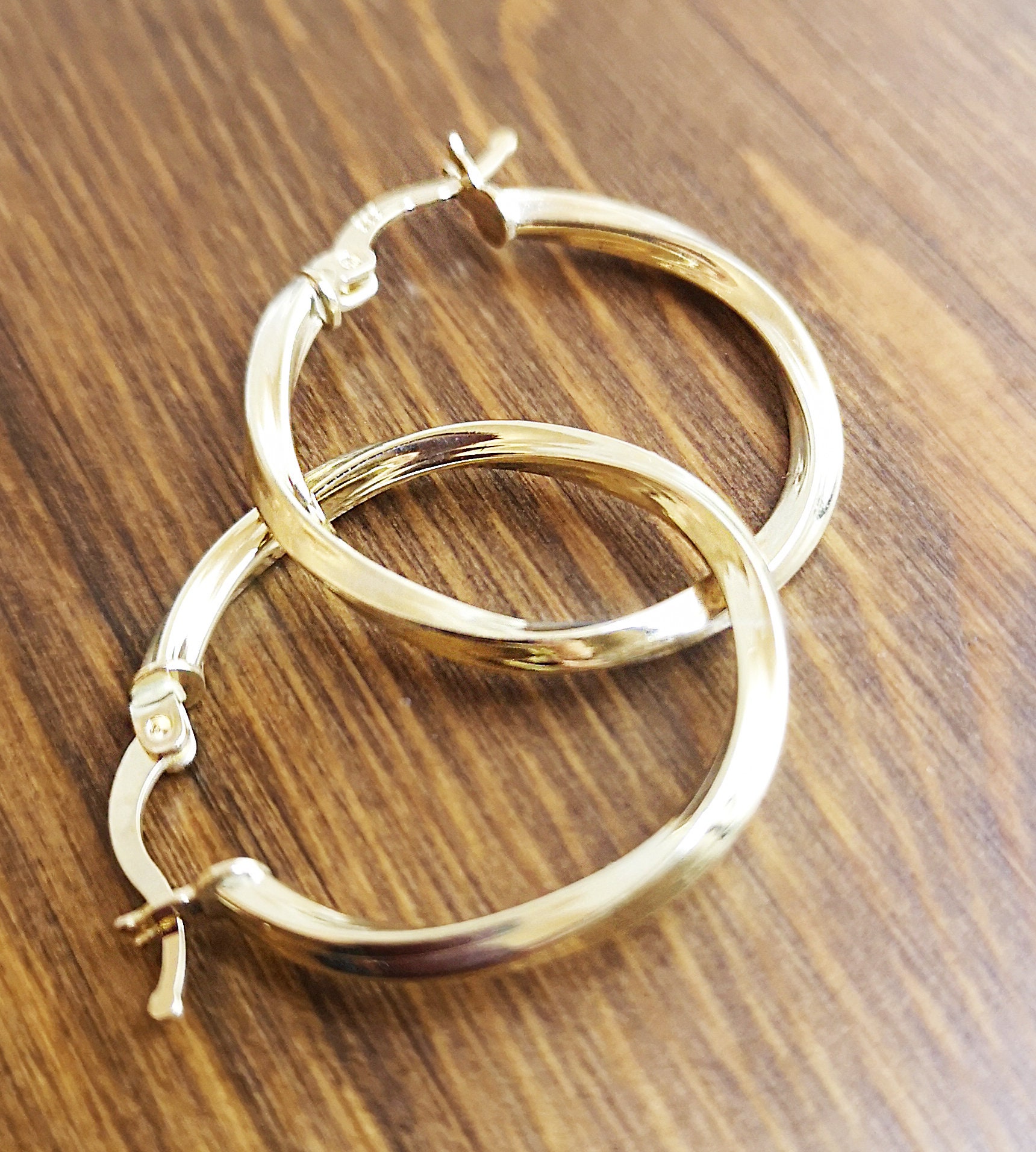 Verdrehte Gold Creolen / große Gold Creolen / große dünne | Etsy