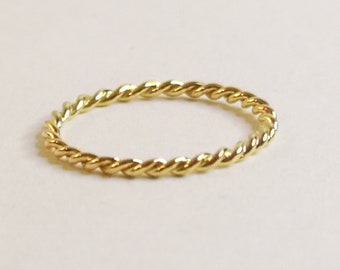 Twisted gold band / 14K Solid Gold  Handmade ring / Minimalist jewelry / Gift for her