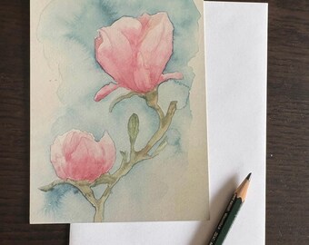 Tarjeta postal A6 con magnolias, flores de primavera, pintura en acuarela.