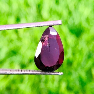 Pear Rhodolite Garnet Gemstone: 6.20 Carat Faceted Jewelry Stone (14x9x5mm)