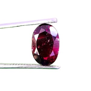 4.05 Carat Natural Rhodolite Garnet: Oval Faceted Loose Gemstone (12x7x5mm)