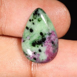 Ruby Zoisite Pear Cabochon: 12.90 ct Gemstone (21x14x4 mm)