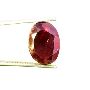 7.00 Carat Natural Rhodolite Garnet: Oval Faceted Loose Gemstone (13x10x5mm)