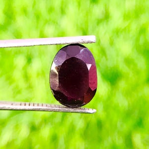5.75 Carat Natural Rhodolite Garnet: Oval Faceted Loose Gemstone (12x9x5mm)