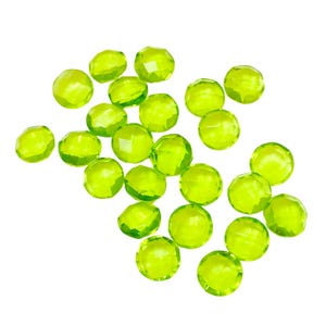 24 gefacetteerde peridoot hydrokwarts edelstenen: ronde kralen van 6 x 8 x 8 mm