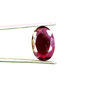5.10 Carat Natural Rhodolite Garnet: Oval Faceted Loose Gemstone (13x9x5mm)