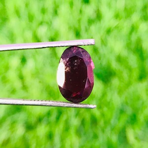 4.65 Carat Oval Rhodolite Garnet Gemstone: Jewelry Making (12x8x5mm)