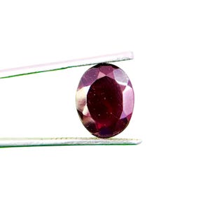 5.00 Carat Natural Rhodolite Garnet: Oval Faceted Jewelry Gemstone (12x9x5mm)
