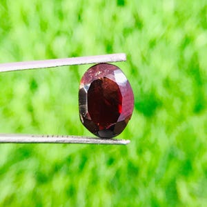 6.25 Carat Natural Rhodolite Garnet: Oval Faceted Loose Gemstone (12x9x6mm)