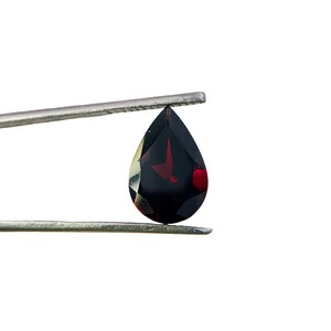 3.90 Carat Pear Rhodolite Garnet: Faceted Loose Gemstone (13x9x5mm)