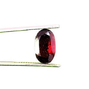 3.95 Carat Natural Rhodolite Garnet: Oval Faceted Gemstone (12x7x5mm)