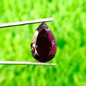 Pear Rhodolite Garnet Gemstone: 7.65 Carat, 15x10x6mm