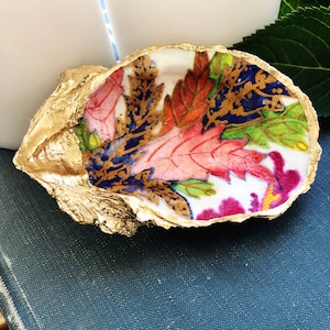 Decoupage Oyster Ring Dish--White Tobacco Leaf