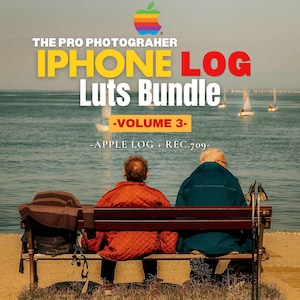 Puede incluir: Un anuncio de producto digital titulado THE PRO PHOTOGRAHER IPHONE LOG Luts Bundle -VOLUME 3- APPLE LOG + REC.709. La imagen muestra a dos personas sentadas en un banco frente a un cuerpo de agua con veleros, con texto superpuesto arriba y abajo.