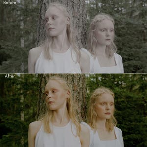 Puede incluir: Dos mujeres de piel clara y cabello rubio est&aacute;n de pie cerca de un &aacute;rbol en un bosque. Llevan tops blancos, uno con cuello halter y otro con cuello cuadrado. La imagen tiene una est&eacute;tica suave y natural, centrada en los rostros.