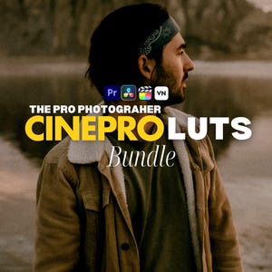 Könnte beinhalten: Ein Mann in einer braunen Cordjacke mit weißem Kragen. Der Text "CINEPRO LUTS Bundle" in Gelb ist prominent dargestellt. Das Bild enthält auch "THE PRO PHOTOGRAPHER" und Symbole für Videobearbeitungssoftware. Der Hintergrund ist verschwommen.
