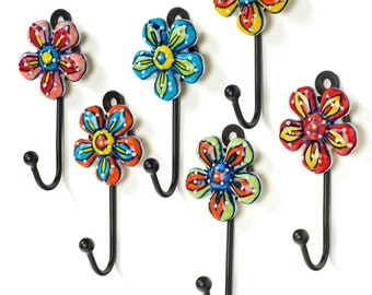 Lot de 2 mini crochets muraux avec fleurs, marguerites faites main dans la cuisine, patères en céramique, patères pour salle de bain, porte-clés, crochets pour clés, crochets décoratifs