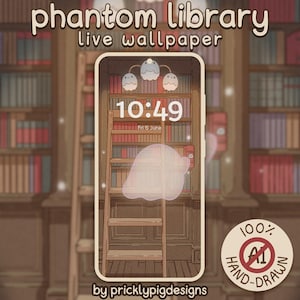 Puede incluir: Una pantalla de teléfono muestra un fondo de pantalla en vivo con un tema de biblioteca. El fondo de pantalla presenta una estantería con libros, una escalera y un fantasma. La hora es 10:49, viernes 6 de junio. También se ve el texto "phantom library live wallpaper" y "by pricklypigdesigns".