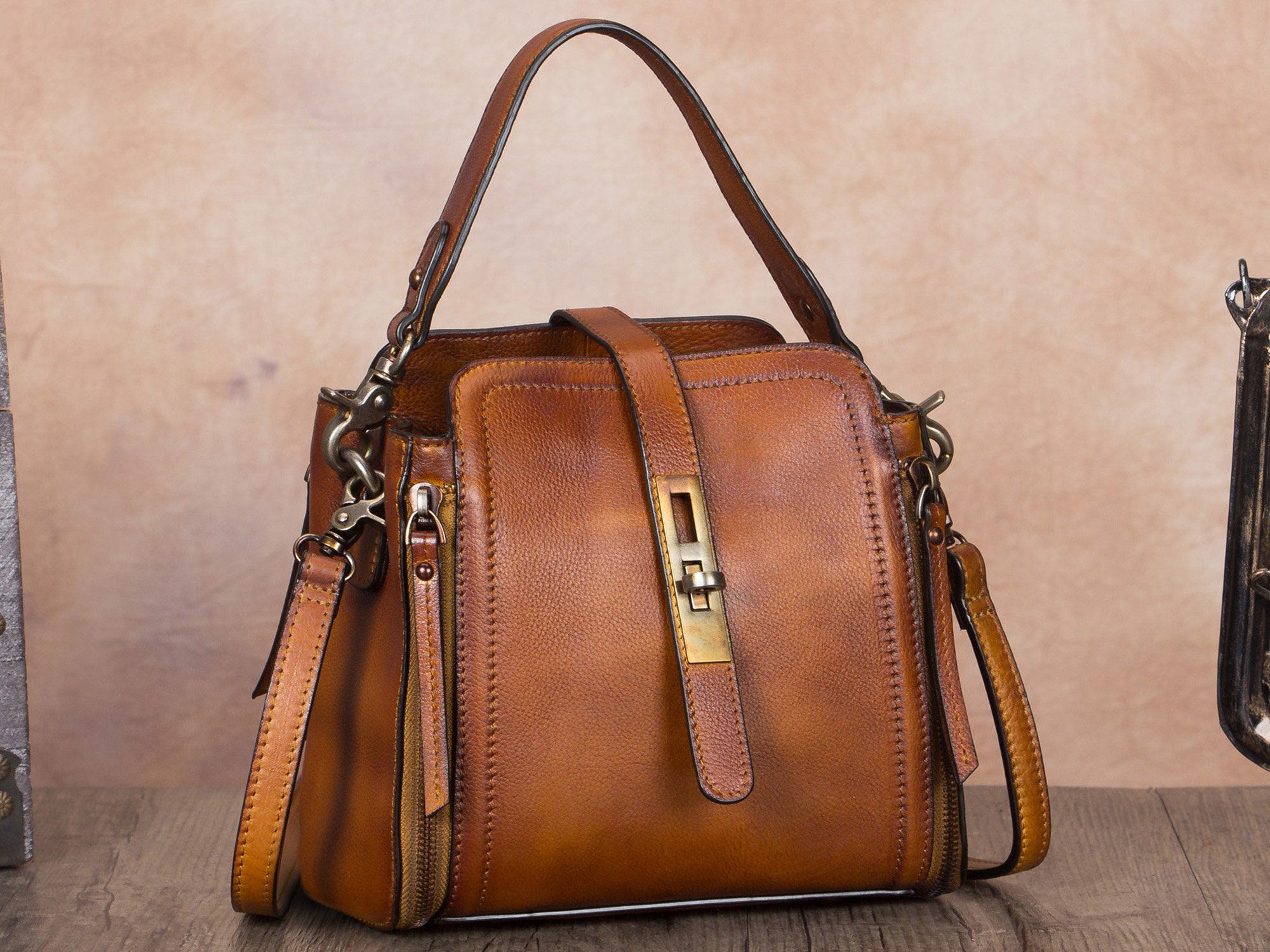 【美品】【フェラガモ】ブラック/黒レザー名刺入れ Black Vintage Leather Purse - Etsy