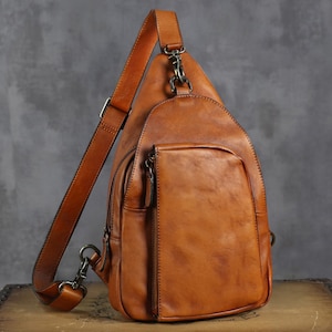 Sac à bandoulière en cuir véritable Crossbody Chest Purse Hiking Daypack vintage Handmade Shoulder Backpack Purse PersonnalisationMoir De jour à moto