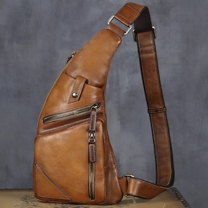 Sac à bandoulière en cuir véritable vintage Handmade Crossbody Daypack Sac à dos de randonnée Retro Crossbody Sac à bandoulière Personnalisation Chest Daypack