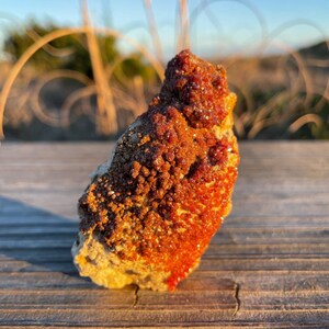 Cluster di vanadinite scintillante