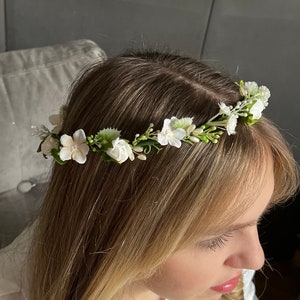 White  Wedding flower hair piece, communion wreath, Flower headband, Flower hair piece, Wedding tiara, Wedding flower crown