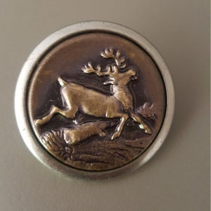 Bouton ancien représentant un cerf