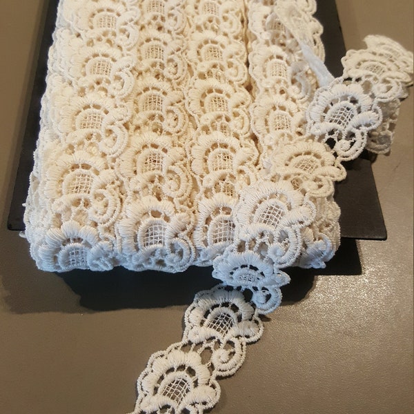 Antique guipure cotton lace trim