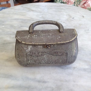 Huntley & Palmer Christmas 1908 biscuit tin
