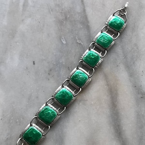 Antique Arts and Crafts bracciale in argento smaltato verde
