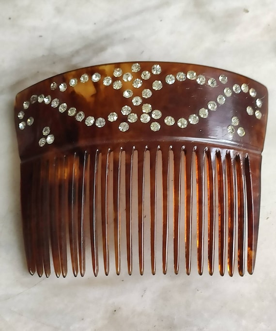 Decorative Victorian hair comb.