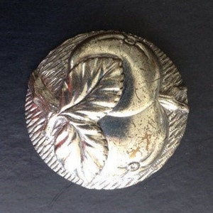 Art Nouveau metal patterned button