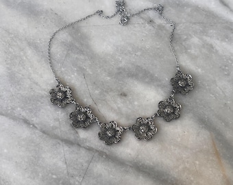 Collar vintage de marcasita chapado en rodio de la década de 1940