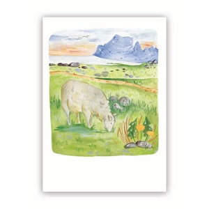 羊のいる風景のポストカード。旅行者向けのポストカード。オリジナルの水彩画イラスト。