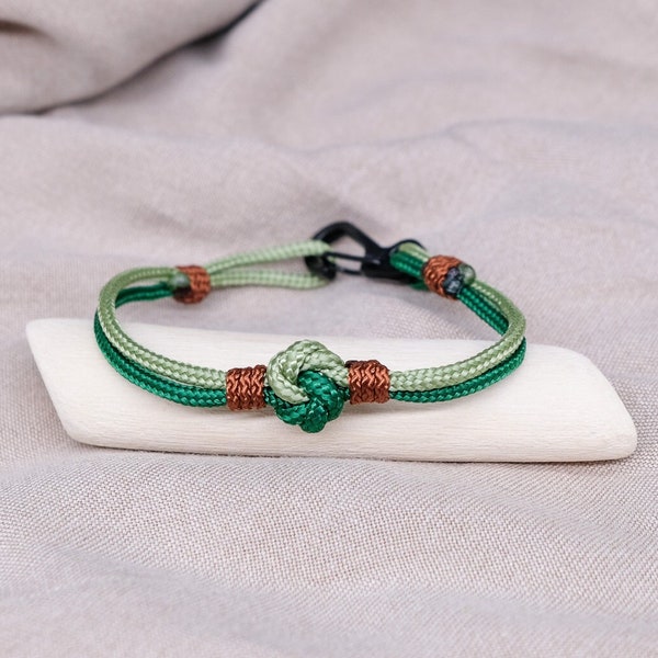 Bracelet en paracord noeud spiralé fermoir mini mousqueton - vert et marron