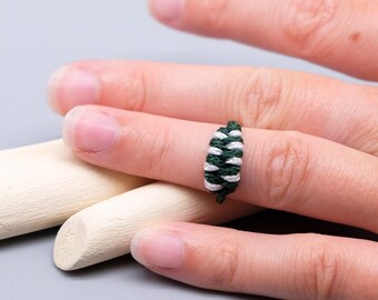 CLEARANCE - Paracord ring - green and white - leaf pattern