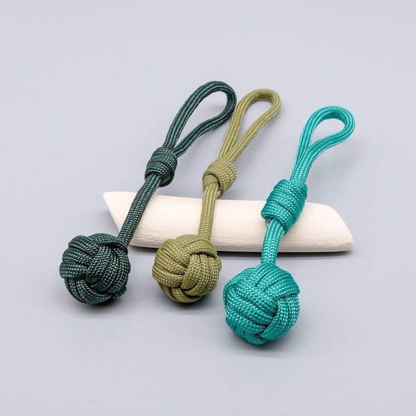 Porte clés monkey fist en paracord vert au choix