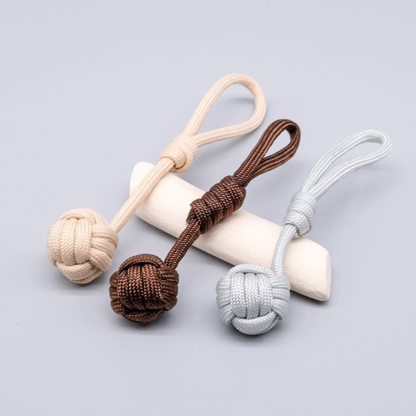 Porte clés monkey fist en paracord beige, marron ou gris au choix