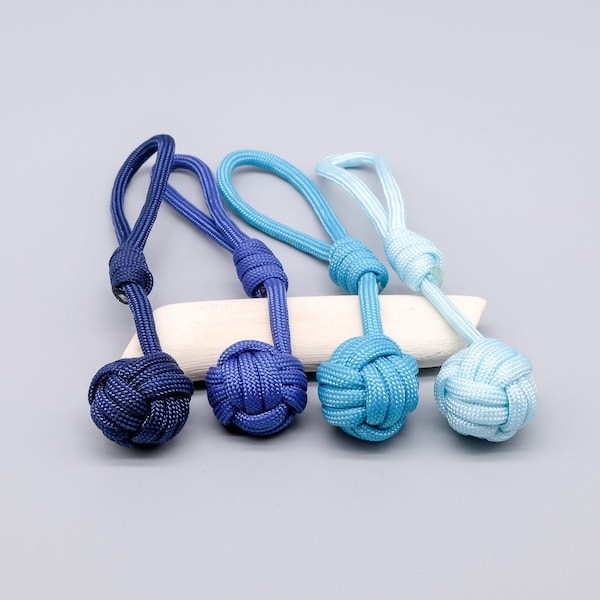 Porte clés monkey fist en paracord bleu au choix