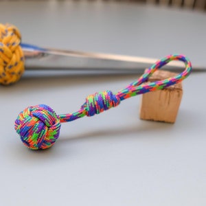 Multicolor paracord key ring