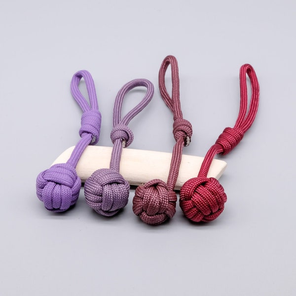 Porte clés monkey fist en paracord violet, bordeaux au choix