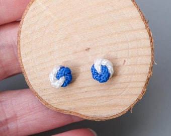 Puces d'oreille argent en paracord bleu et blanc